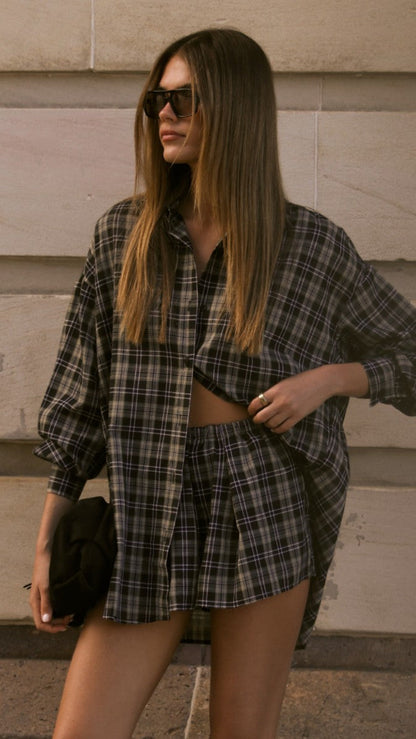 Arli Shorts - Black/Beige Plaid