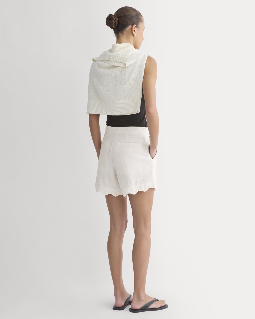 Scalloped Edge Short in Linen | Bone